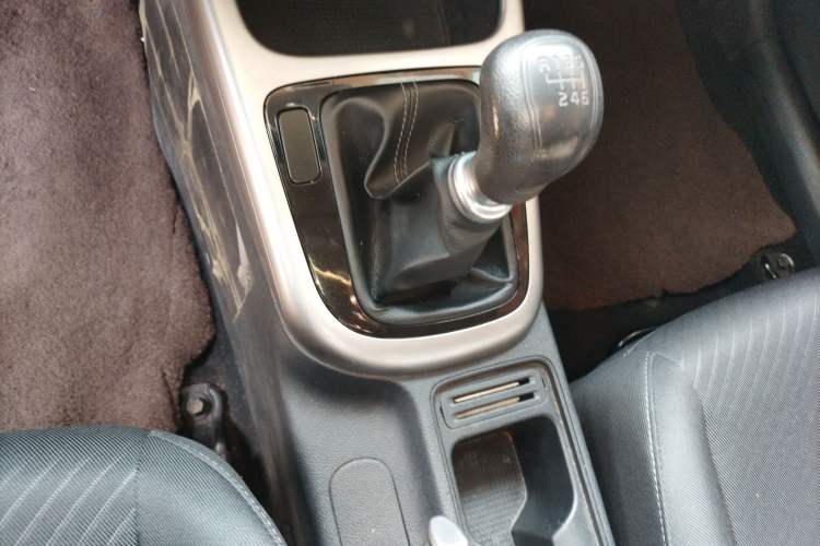 Used Kia KX3 2015 1.6L Manual Two-Wheel-Drive GLS Gear Lever