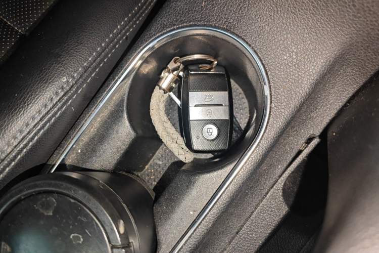 Used Kia KX3 2015 1.6L Automatic Two-Wheel Drive DLX Interior 1