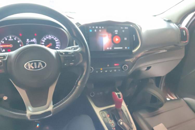 Used Kia KX3 2015 1.6T Automatic Two-Wheel Drive DLX Interior 2