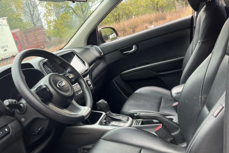 Used Kia KX3 2015 1.6L Automatic Two-Wheel Drive DLX Interior 2