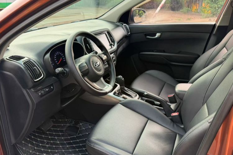 Used Kia KX3 2015 1.6L Automatic Two-Wheel Drive DLX Interior 2