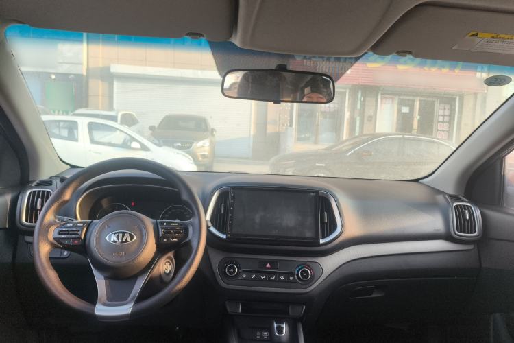 Used Kia KX3 2015 1.6L Automatic Two-Wheel Drive GLS Interior 2