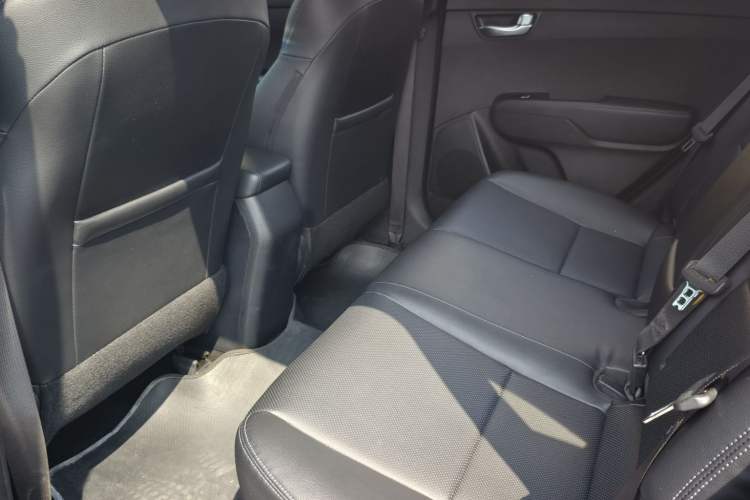 Used Kia KX3 2015 1.6L Automatic Two-Wheel Drive DLX Interior 3