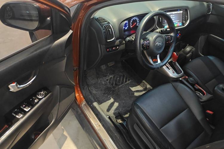 Used Kia KX3 2015 1.6L Automatic Two-Wheel Drive DLX Interior 3