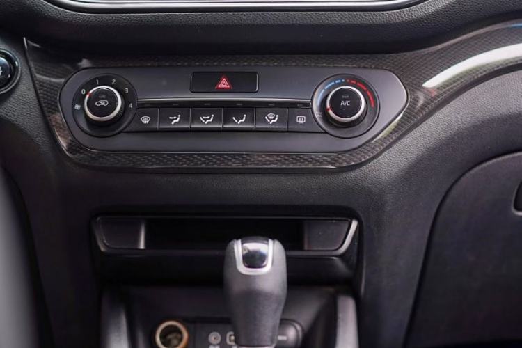 Used Kia KX3 2015 1.6L Automatic Two-Wheel Drive DLX Interior 3
