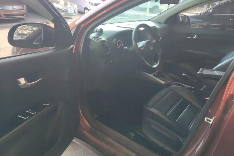 Used Kia KX3 2015 1.6T Automatic Two-Wheel Drive DLX Interior 3