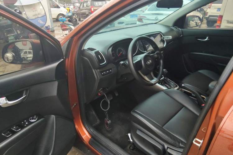 Used Kia KX3 2015 1.6L Automatic Two-Wheel Drive DLX Interior 3