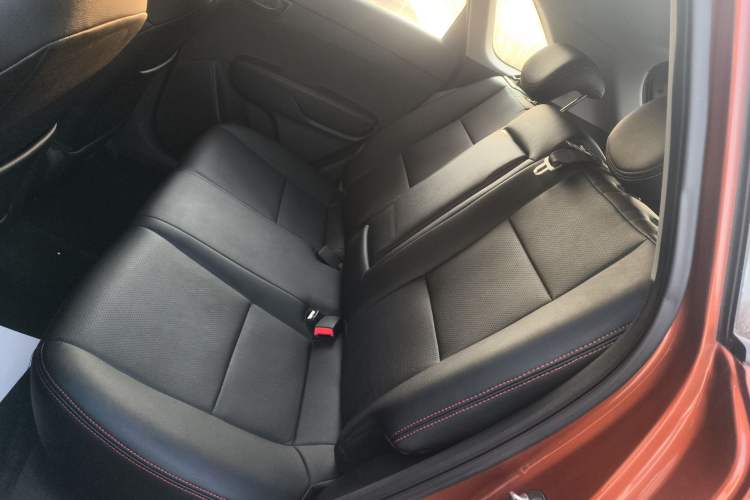 Used Kia KX3 2015 1.6L Automatic Two-Wheel Drive GLS Interior 4