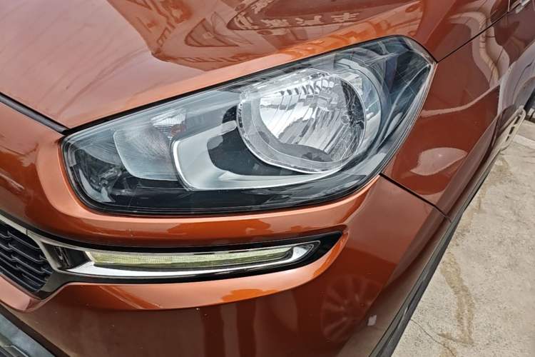Used Kia KX3 2015 1.6L Automatic Two-Wheel Drive DLX Left Front Headlight