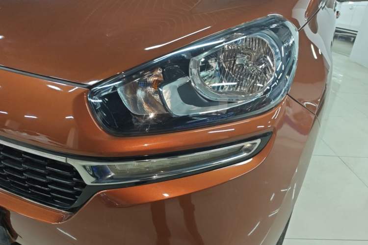 Used Kia KX3 2015 1.6L Automatic Two-Wheel Drive DLX Left Front Headlight
