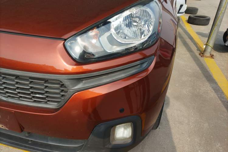 Used Kia KX3 2015 1.6L Manual Two-Wheel-Drive GLS Left Front Headlight