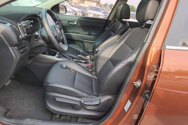 Used Kia KX3 2015 1.6L Automatic Two-Wheel Drive DLX Left Front Seat