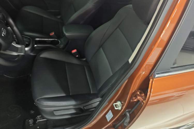 Used Kia KX3 2015 1.6L Automatic Two-Wheel Drive DLX Left Front Seat