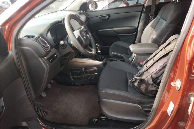 Used Kia KX3 2015 1.6L Manual Two-Wheel-Drive GLS Left Front Seat
