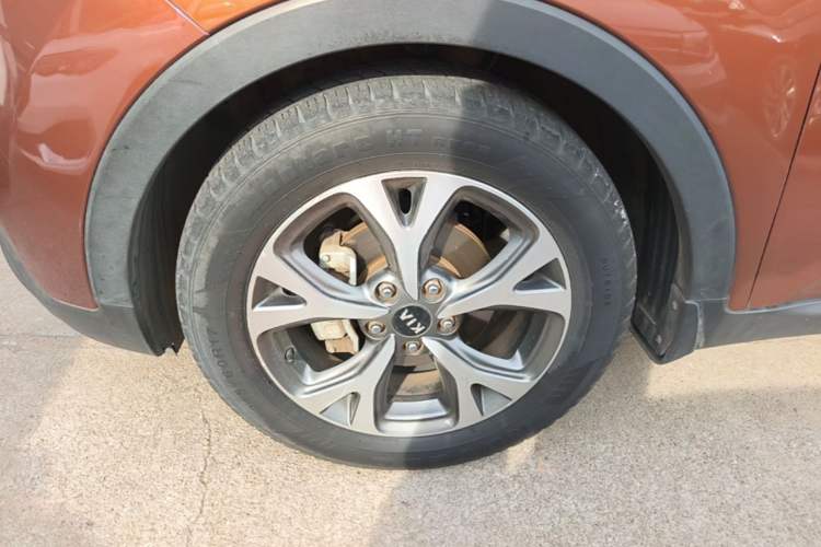 Used Kia KX3 2015 1.6L Automatic Two-Wheel Drive DLX Left Front Wheel Hub