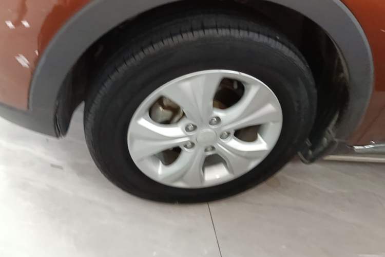 Used Kia KX3 2015 1.6L Automatic Special Left Front Wheel Hub