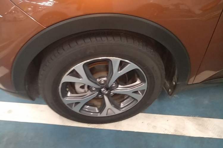 Used Kia KX3 2015 1.6L Automatic Two-Wheel Drive DLX Left Front Wheel Hub