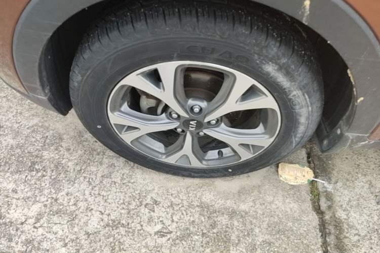 Used Kia KX3 2015 1.6L Automatic Two-Wheel Drive DLX Left Front Wheel Hub
