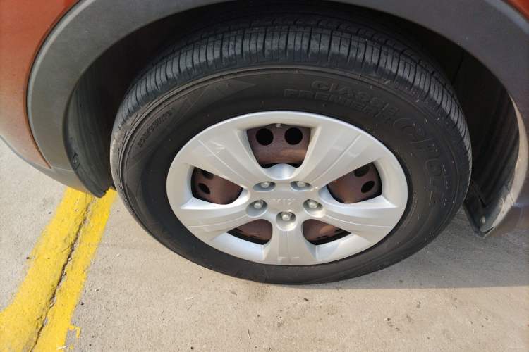 Used Kia KX3 2015 1.6L Manual Two-Wheel-Drive GLS Left Front Wheel Hub