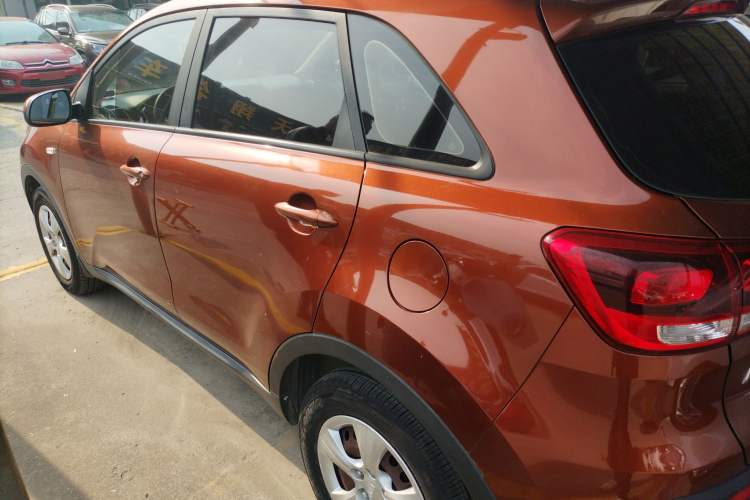 Used Kia KX3 2015 1.6L Manual Two-Wheel-Drive GLS Left Side