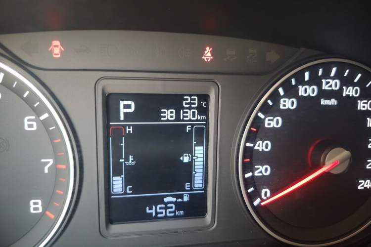 Used Kia KX3 2015 1.6L Automatic Two-Wheel Drive DLX Odometer Close Up