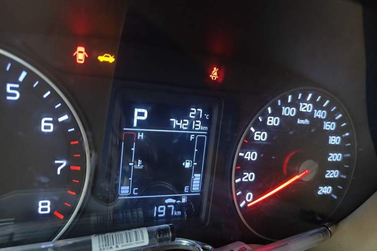 Used Kia KX3 2015 1.6L Automatic Two-Wheel Drive DLX Odometer Close Up