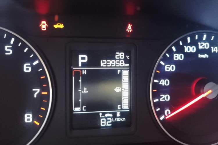 Used Kia KX3 2015 1.6L Automatic Two-Wheel Drive DLX Odometer Close Up