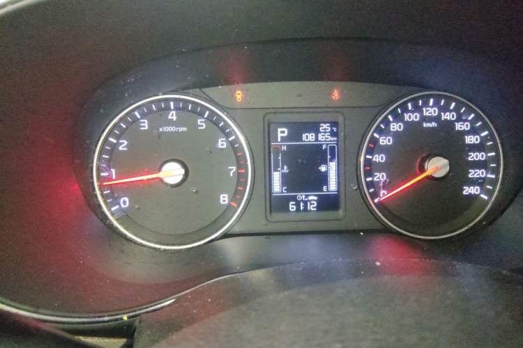 Used Kia KX3 2015 1.6L Automatic Two-Wheel Drive DLX Odometer Close Up