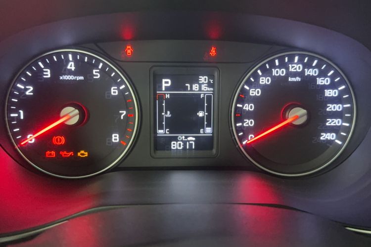 Used Kia KX3 2015 1.6L Automatic Two-Wheel Drive DLX Odometer Close Up