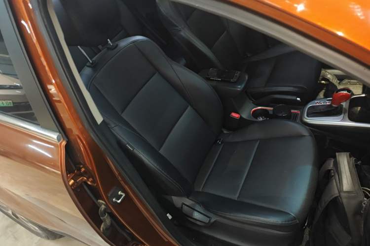 Used Kia KX3 2015 1.6L Automatic Two-Wheel Drive DLX Right Front Seat