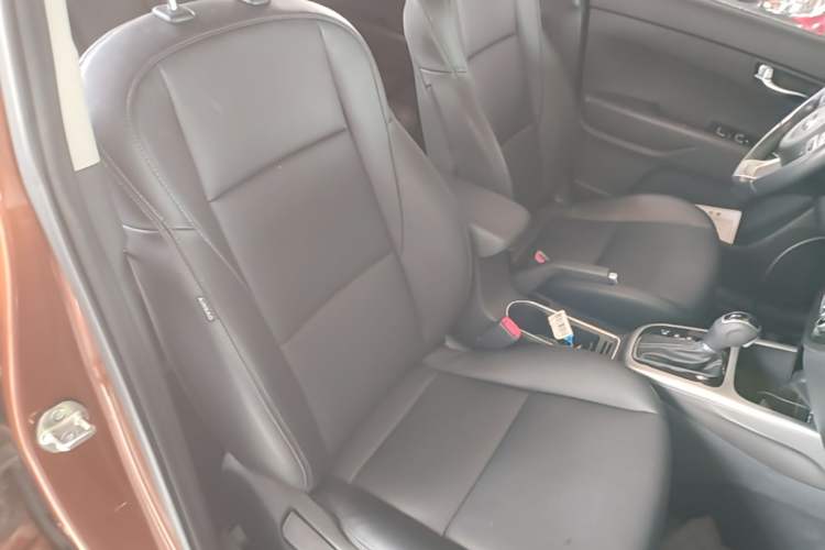 Used Kia KX3 2015 1.6L Automatic Two-Wheel Drive DLX Right Front Seat