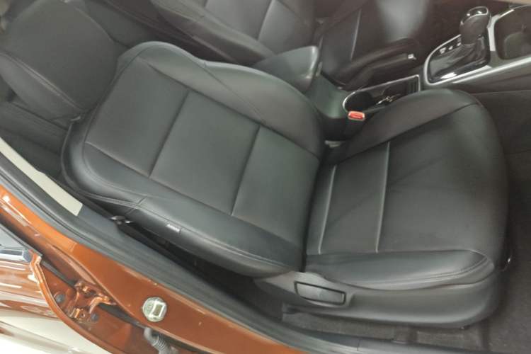 Used Kia KX3 2015 1.6L Automatic Two-Wheel Drive DLX Right Front Seat