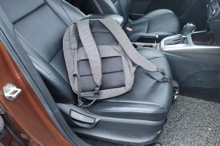 Used Kia KX3 2015 1.6L Automatic Two-Wheel Drive DLX Right Front Seat