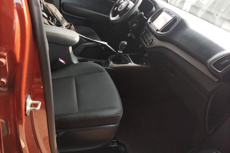 Used Kia KX3 2015 1.6L Manual Two-Wheel-Drive GLS Right Front Seat