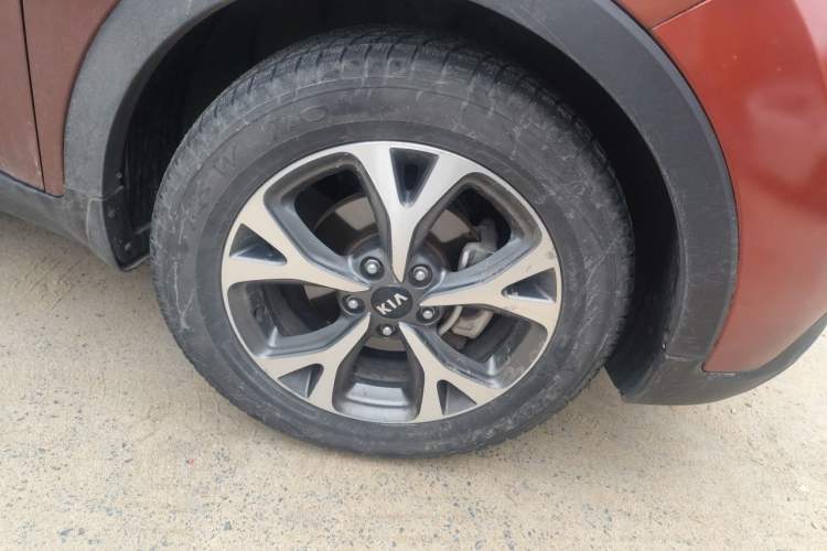 Used Kia KX3 2015 1.6L Automatic Two-Wheel Drive DLX Right Front Wheel Hub