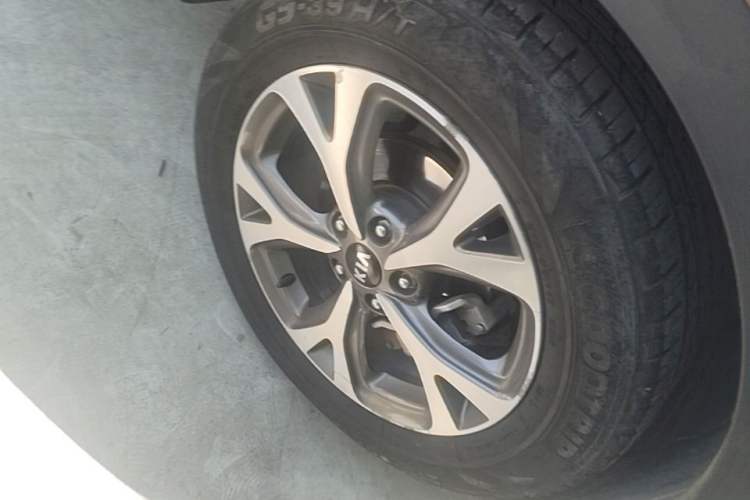 Used Kia KX3 2015 1.6L Automatic Two-Wheel Drive DLX Right Front Wheel Hub