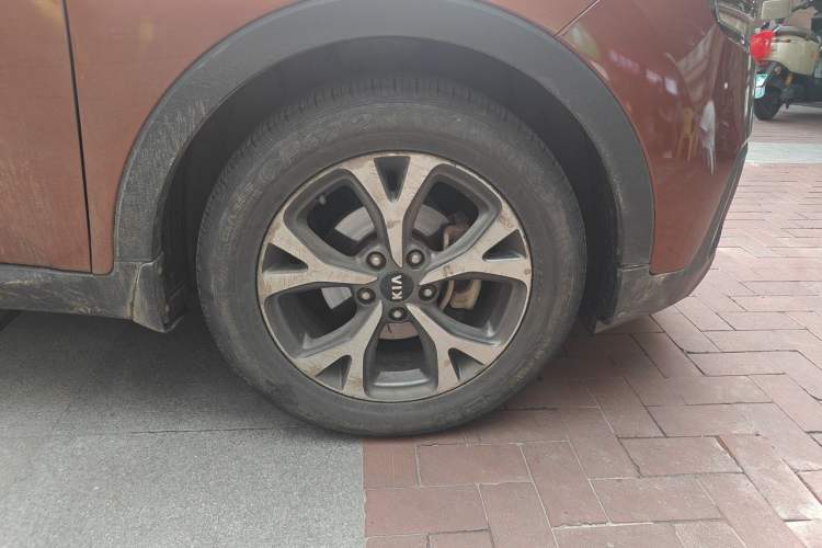 Used Kia KX3 2015 1.6L Automatic Two-Wheel Drive DLX Right Front Wheel Hub
