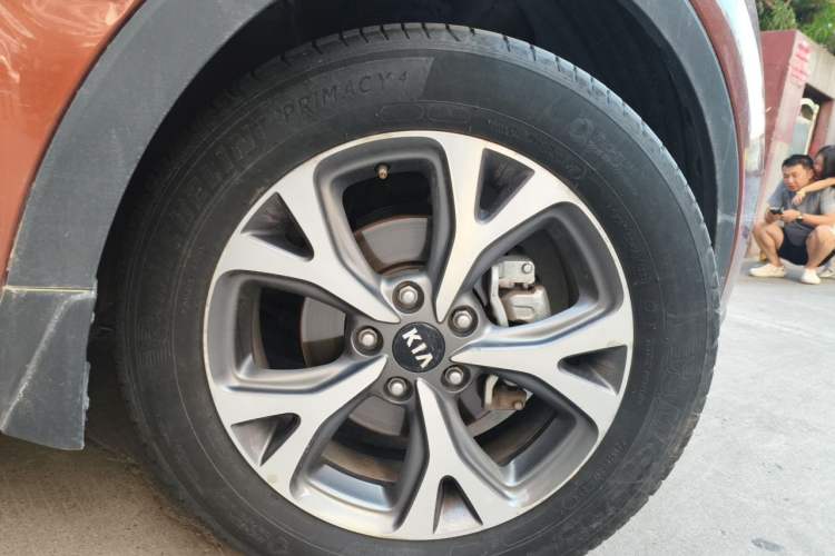 Used Kia KX3 2015 1.6L Automatic Two-Wheel Drive DLX Right Front Wheel Hub