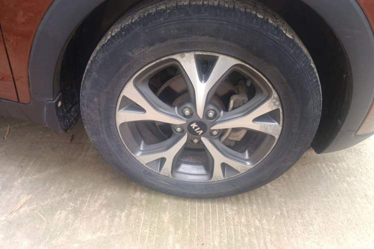 Used Kia KX3 2015 1.6L Automatic Two-Wheel Drive DLX Right Front Wheel Hub