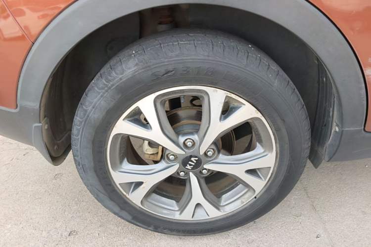 Used Kia KX3 2015 1.6L Automatic Two-Wheel Drive DLX Right Rear Wheel Hub