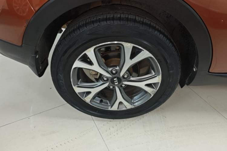 Used Kia KX3 2015 1.6L Automatic Two-Wheel Drive DLX Right Rear Wheel Hub