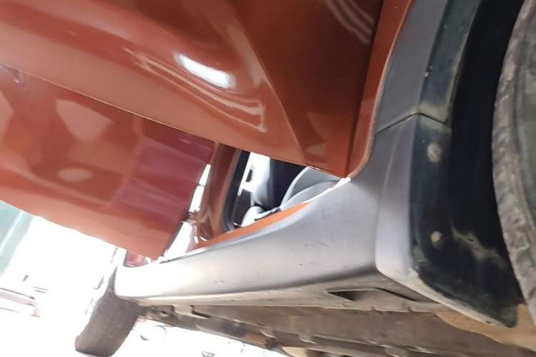 Used Kia KX3 2015 1.6L Automatic Two-Wheel Drive DLX Right Side Sill