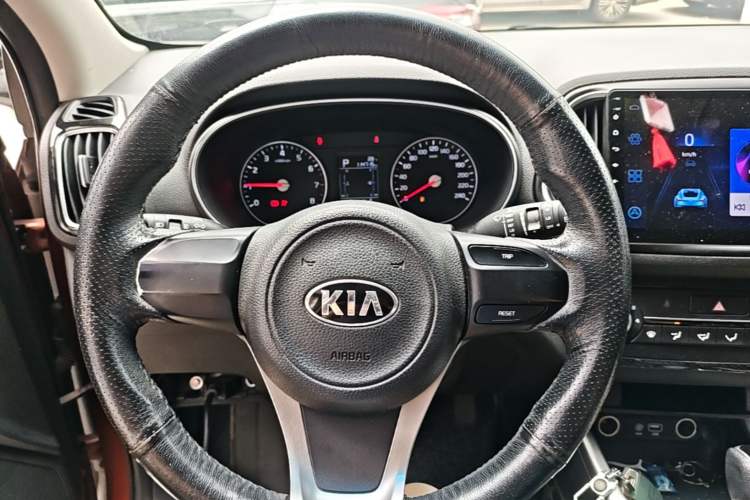Used Kia KX3 2015 1.6L Automatic Two-Wheel Drive DLX Steering Wheel