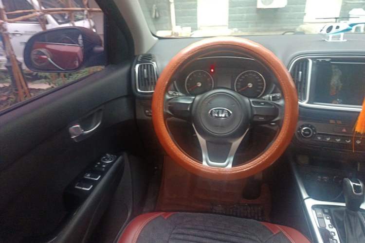 Used Kia KX3 2015 1.6L Automatic Two-Wheel Drive DLX Steering Wheel