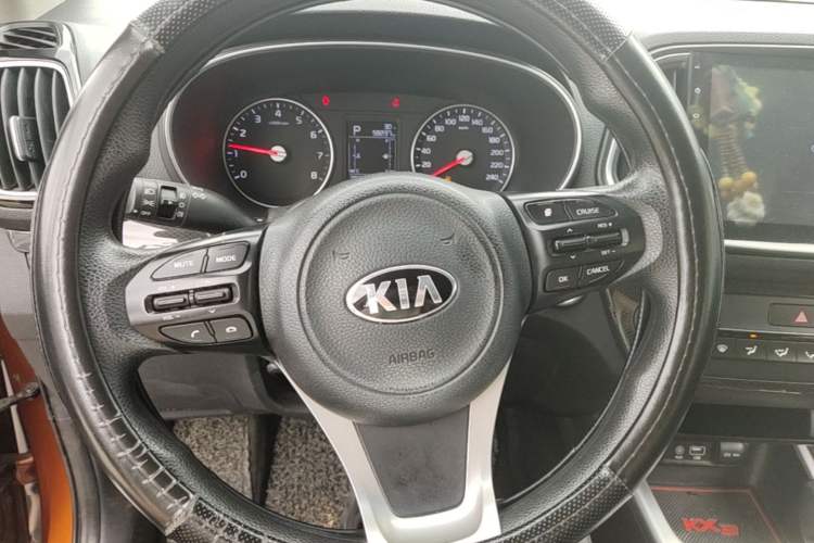 Used Kia KX3 2015 1.6L Automatic Two-Wheel Drive DLX Steering Wheel