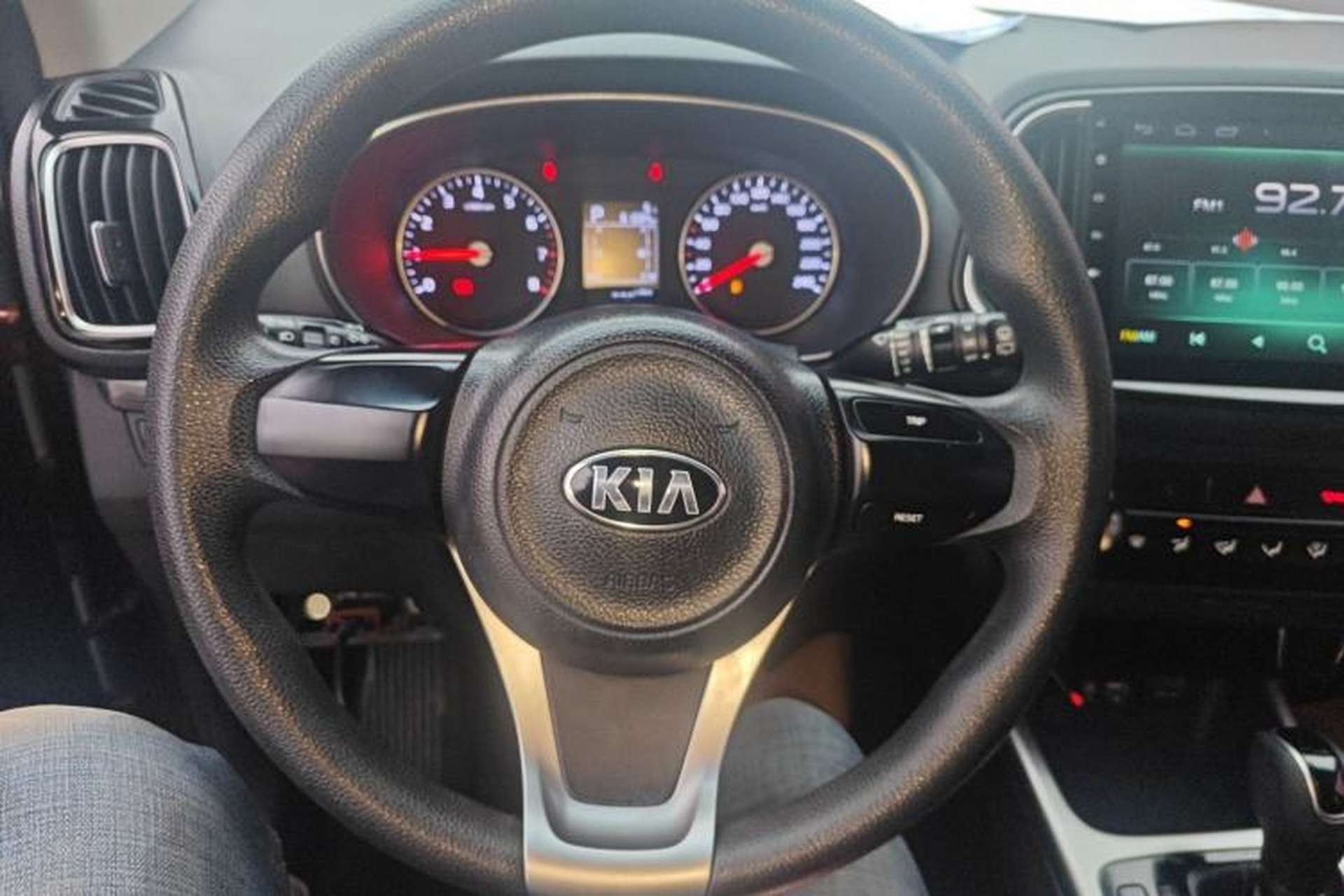Used Kia KX3 2015 1.6L Automatic Two-Wheel Drive DLX Steering Wheel