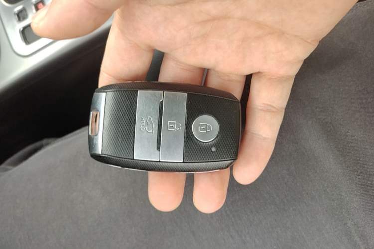 Used Kia KX3 2015 1.6L Automatic Two-Wheel Drive DLX Vehicle Key