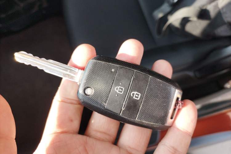 Used Kia KX3 2015 1.6L Manual Two-Wheel-Drive GLS Vehicle Key