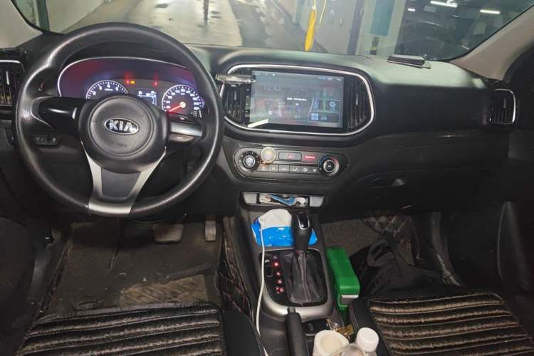 Used Kia KX3 2015 1.6L Automatic Two-Wheel Drive DLX Center Console