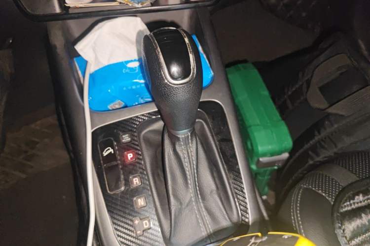 Used Kia KX3 2015 1.6L Automatic Two-Wheel Drive DLX Gear Lever